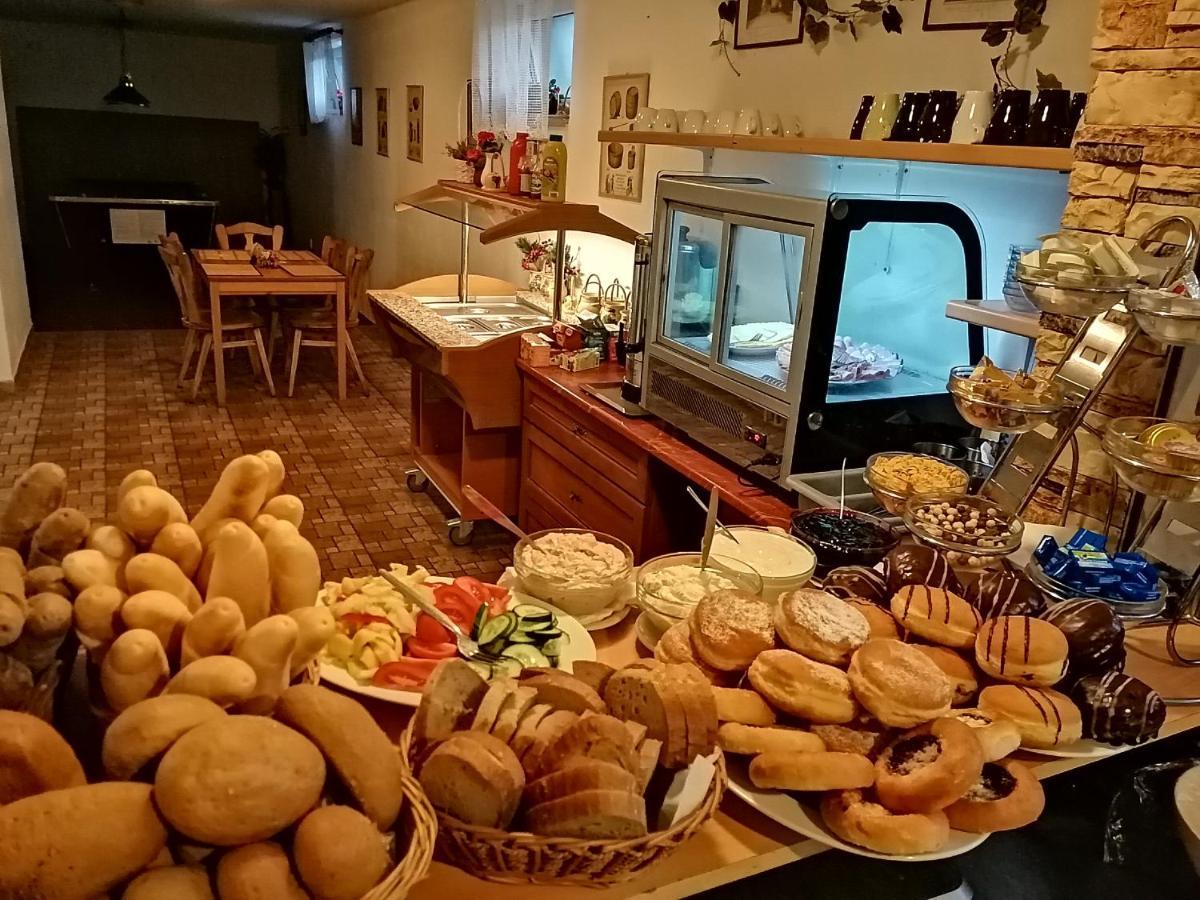 Privat Bohemia Hotel Satov Bagian luar foto