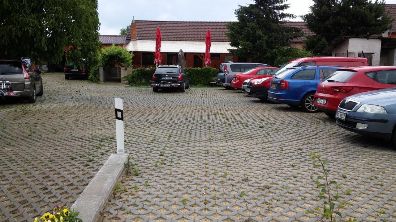 Privat Bohemia Hotel Satov Bagian luar foto