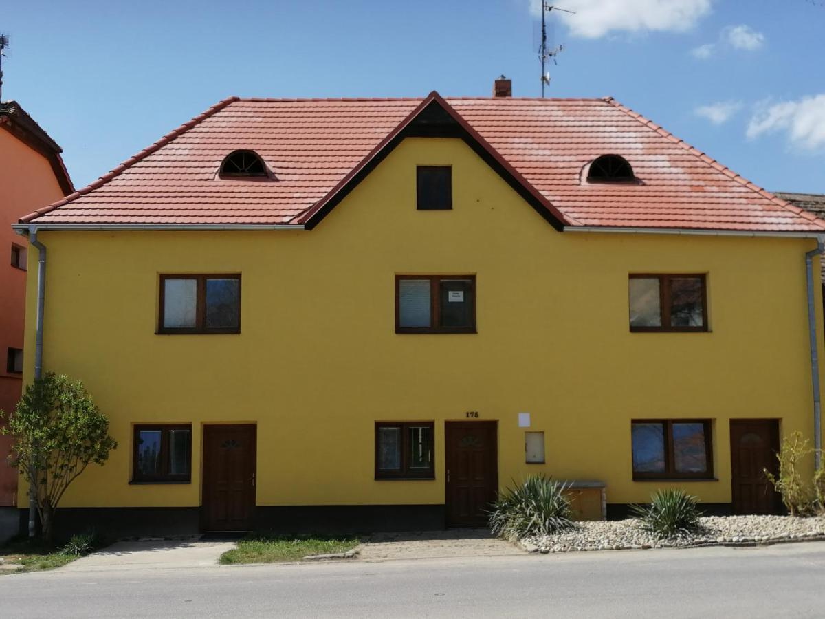 Privat Bohemia Hotel Satov Bagian luar foto